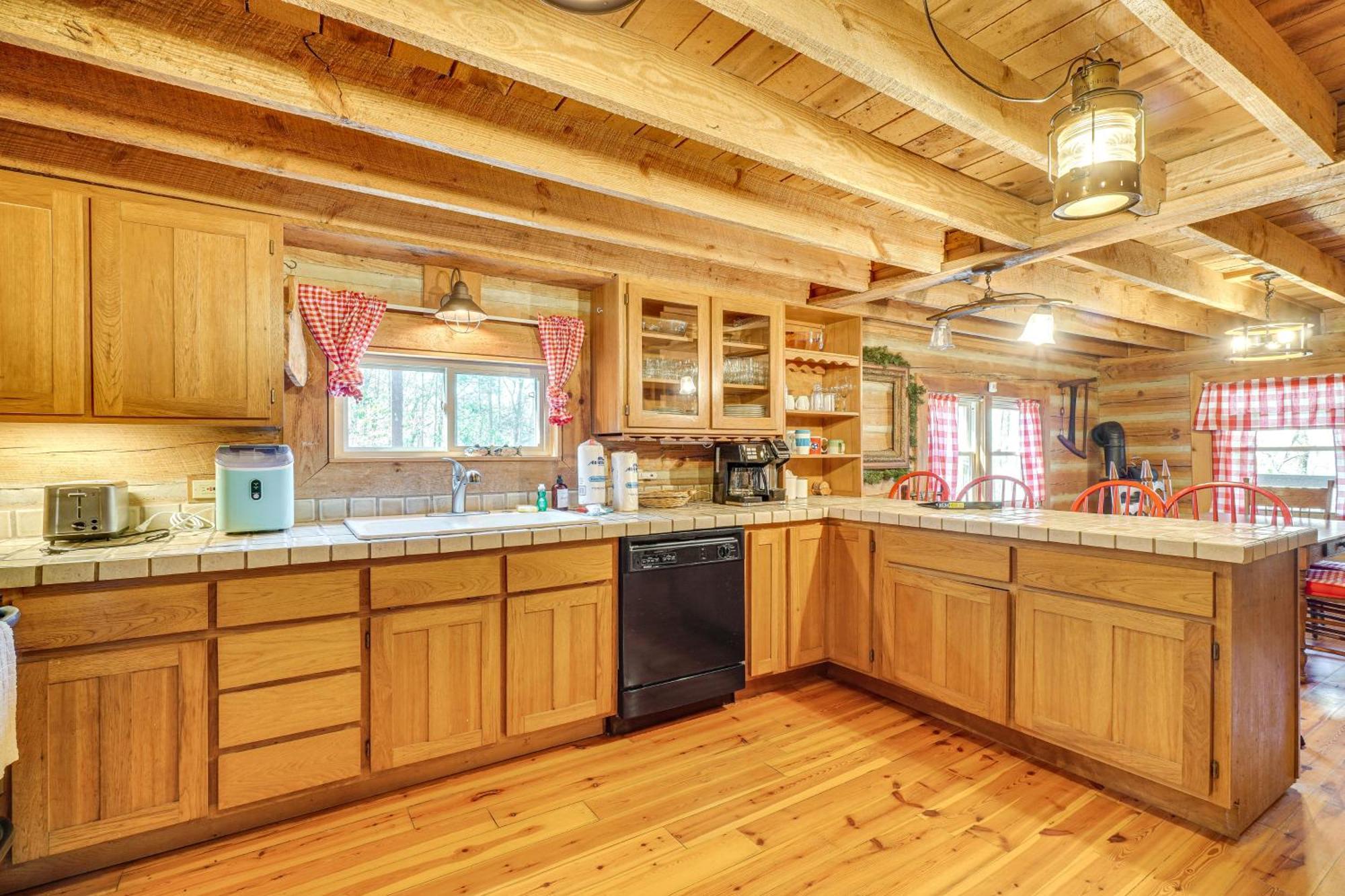 Serene Townsend Cabin Rental With Hot Tub And Grill! Exterior photo