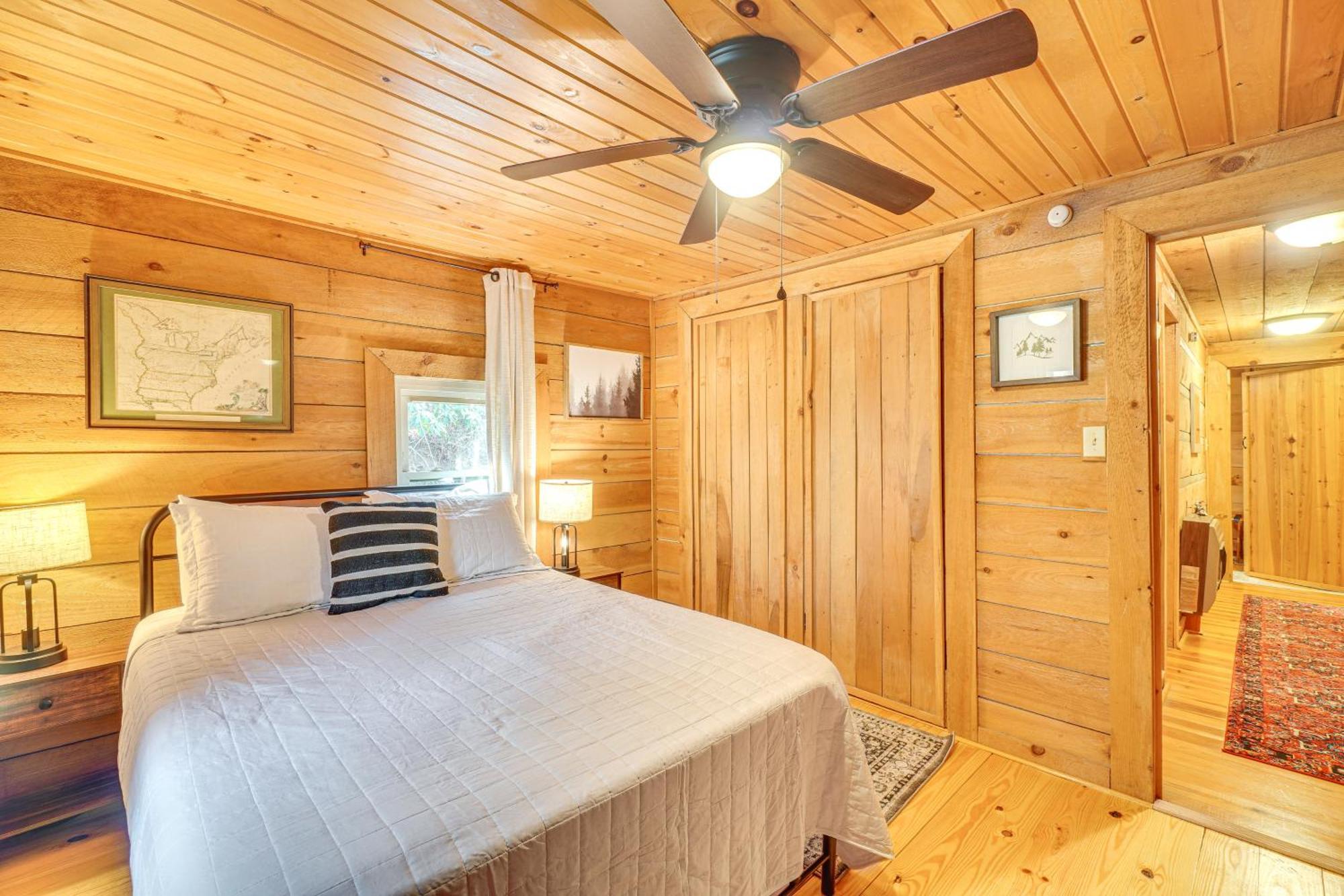 Serene Townsend Cabin Rental With Hot Tub And Grill! Exterior photo