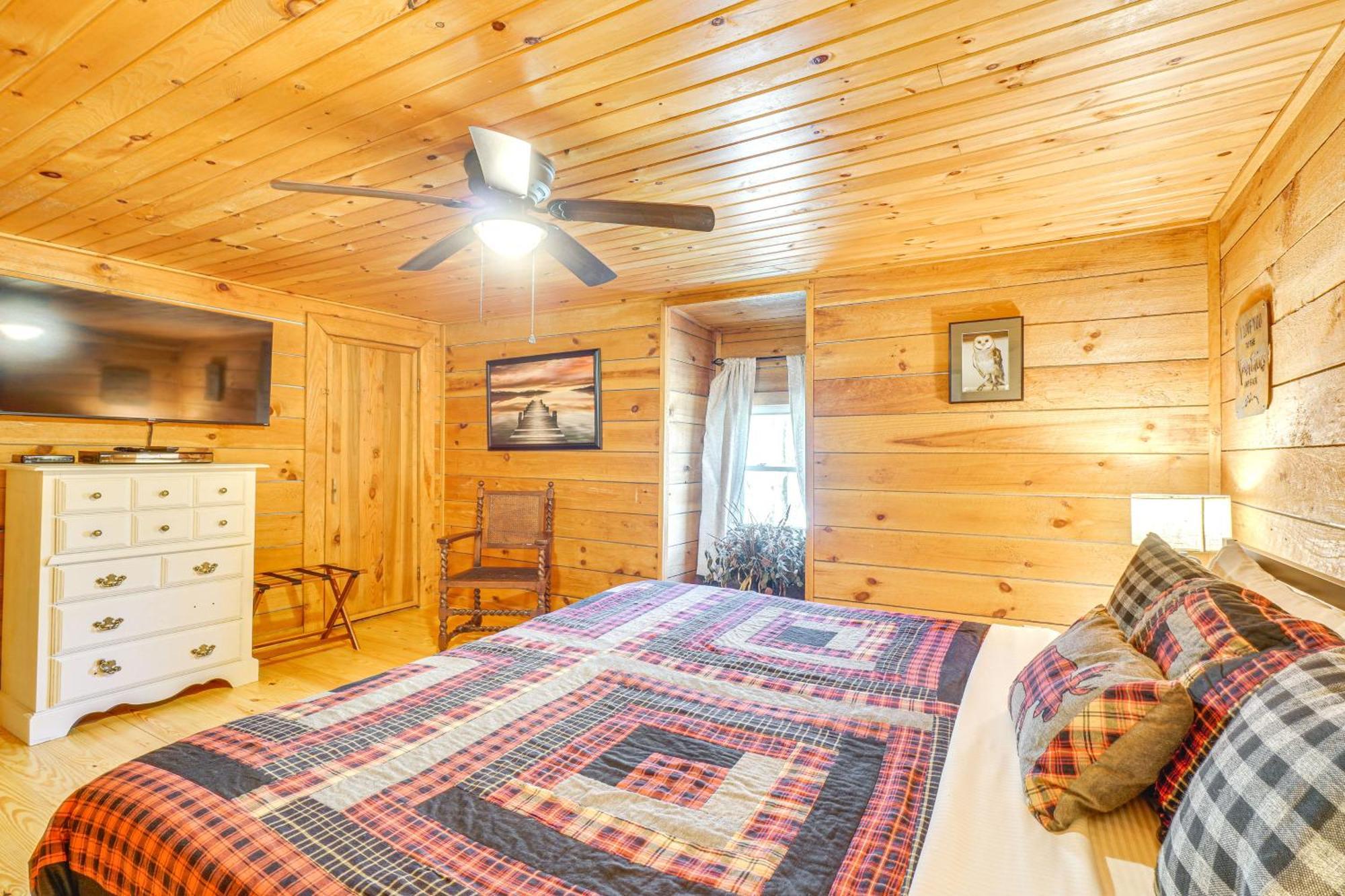 Serene Townsend Cabin Rental With Hot Tub And Grill! Exterior photo