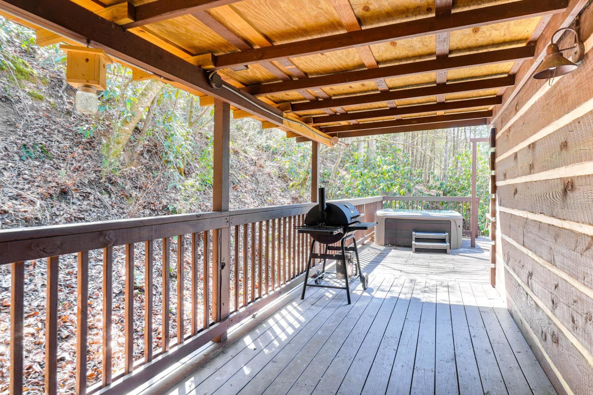 Serene Townsend Cabin Rental With Hot Tub And Grill! Exterior photo