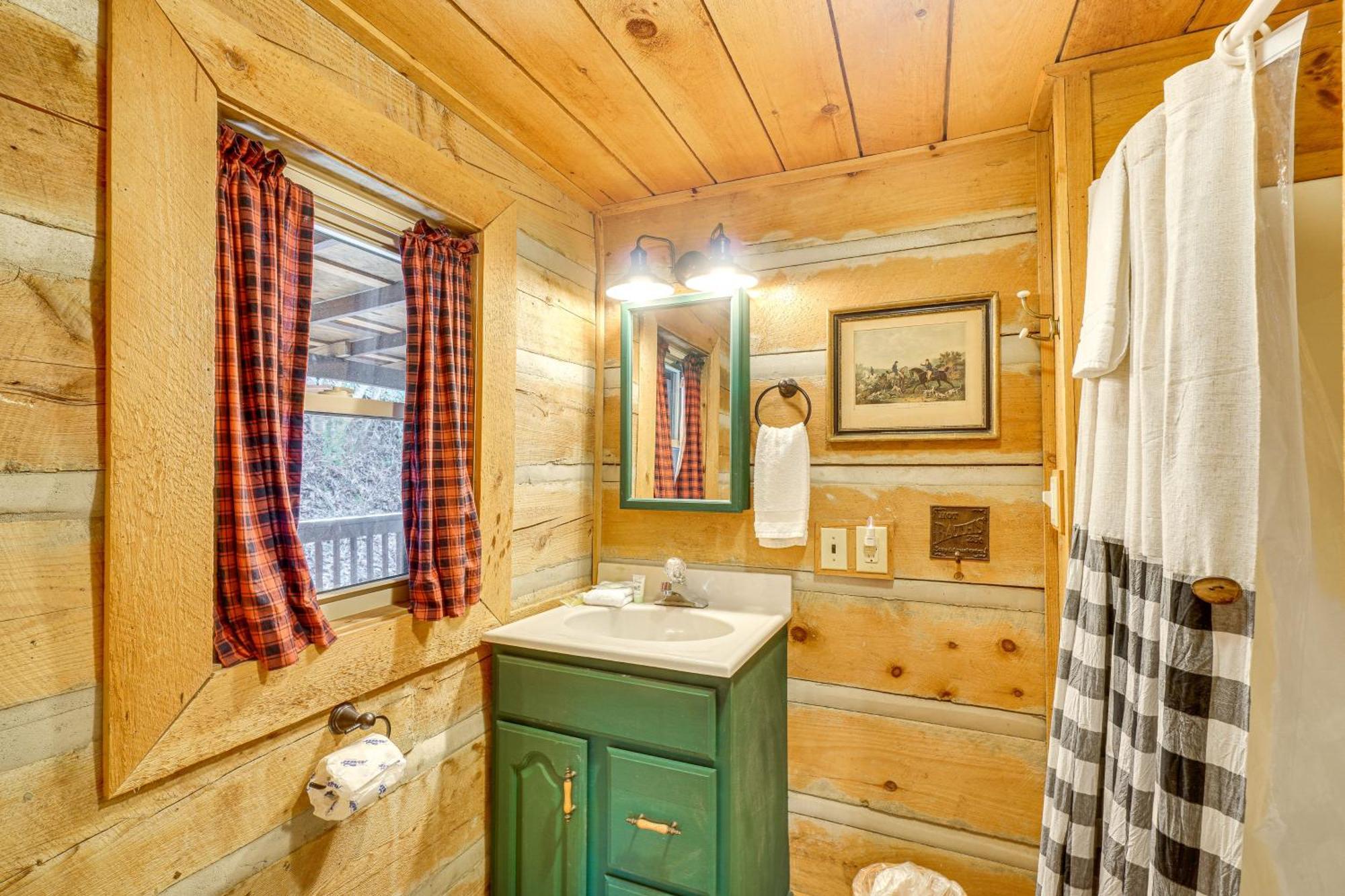 Serene Townsend Cabin Rental With Hot Tub And Grill! Exterior photo